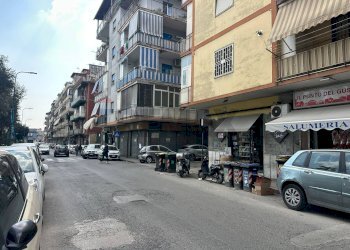 Edificio all\'aperto - Three-room apartment Via Cassano
 
122, Napoli - photo 1