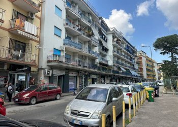 Edificio all\'aperto - Three-room apartment Via Cassano
 
122, Napoli - photo 2