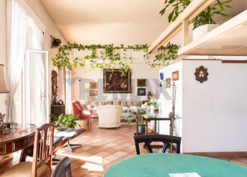 Sala da pranzo - Appartamento Via Francesco Caracciolo
 
13, Napoli - foto 6