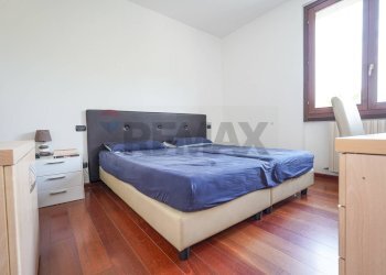 Camera / camera da letto - Four-room apartment Dalmine - photo 11