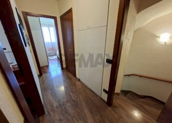 Hall / corridoio - Casa semi indipendente Costa Volpino - foto 32