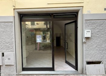 Edificio all\'aperto - Negozio VIA PICCINELLI
 
15, Sarnico - foto 10