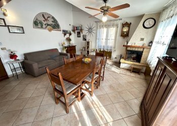 Sala da pranzo - Trilocale Costa Volpino - foto 2