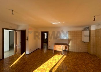 Stanza vuota - Trilocale Piazza Monte Grappa
 
45, Villa d'Ogna - foto 2