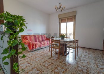 Soggiorno - Three-room apartment Via Dante Alighieri
 
2, Gorle - photo 5