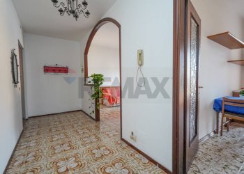 Hall / corridoio - Three-room apartment Via Dante Alighieri
 
2, Gorle - photo 15