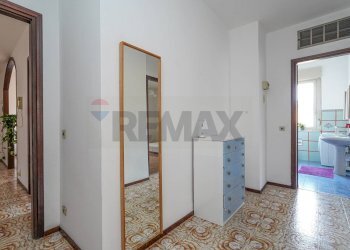 Corridoio - Three-room apartment Via Dante Alighieri
 
2, Gorle - photo 24