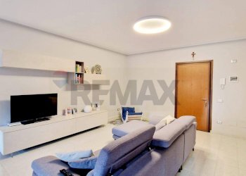 Soggiorno - Quadrilocale via Quartiere 1° Maggio, Piancogno - foto 2