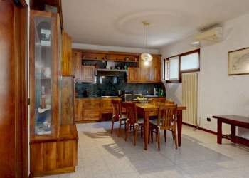 Sala da pranzo - Casa semi indipendente Via Stradone
 
123, Torri di Quartesolo - foto 1