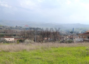 Vista delle montagne - Building land Via Sant'Emidio, Alanno - photo 3