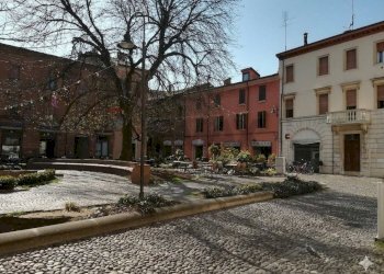 Edificio all\'aperto - Negozio Ferrara - foto 1