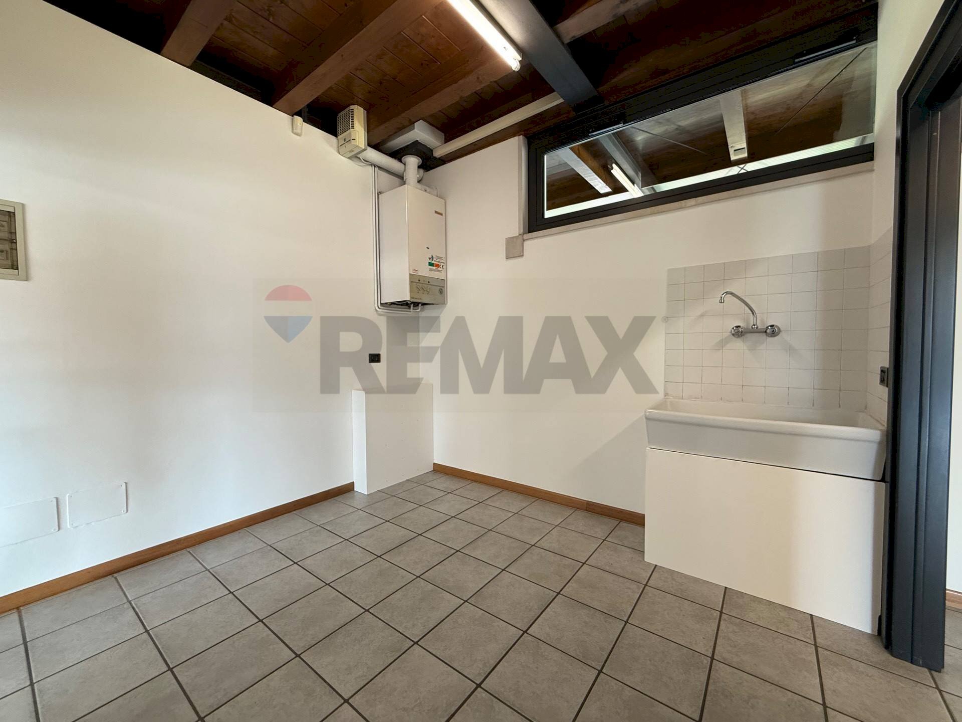 Stanza vuota - Commercial Premises Belluno - photo 3