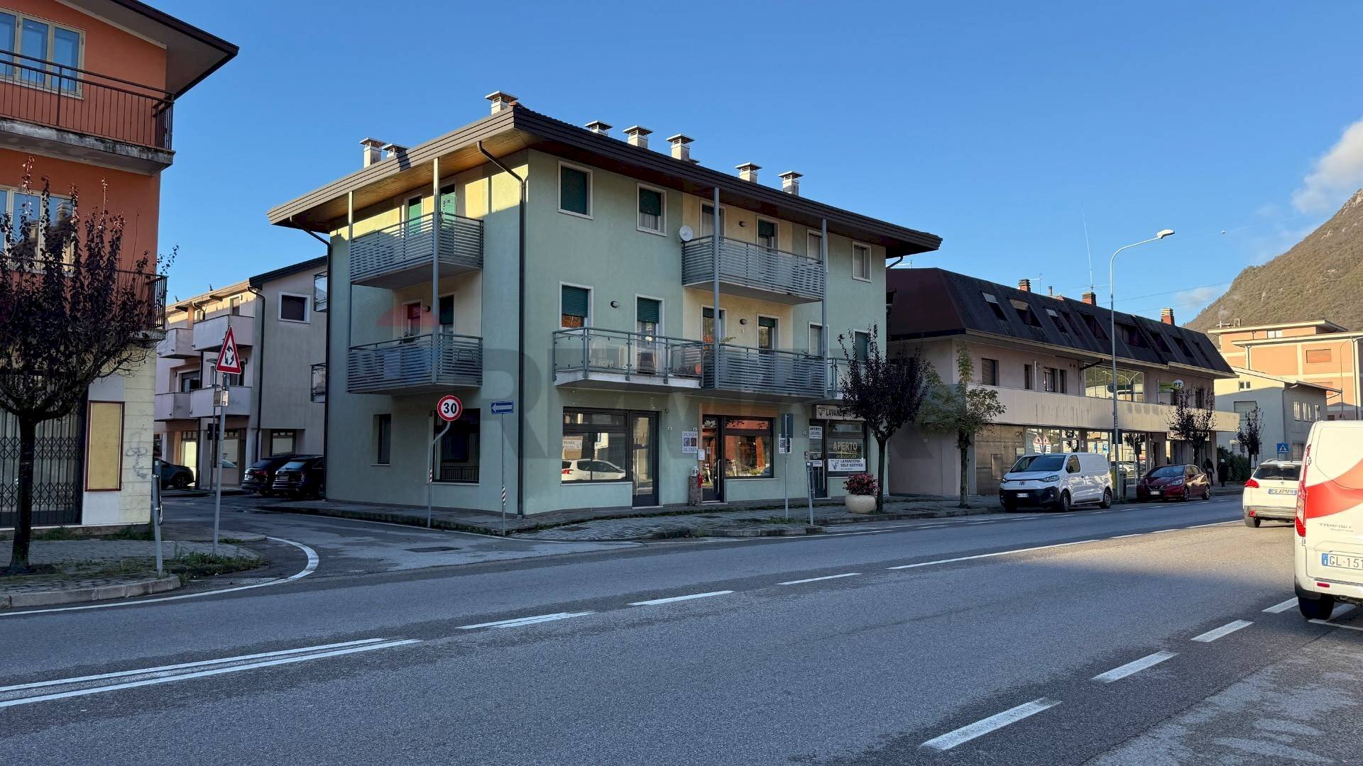 Edificio all\'aperto - Locale Commerciale Viale Dolomiti
 
18, Ponte nelle Alpi - foto 3