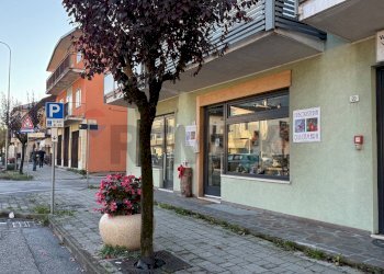 Edificio all\'aperto - Locale Commerciale Viale Dolomiti
 
18, Ponte nelle Alpi - foto 10