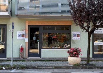 Edificio all\'aperto - Locale Commerciale Viale Dolomiti
 
18, Ponte nelle Alpi - foto 12