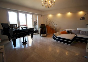 Soggiorno - Four-room apartment VIA PETOS
 
48, Ponteranica - photo 3