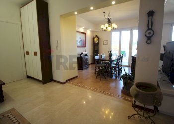 Sala da pranzo - Four-room apartment VIA PETOS
 
48, Ponteranica - photo 8