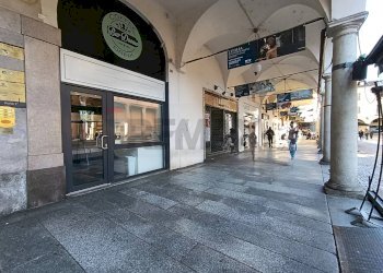 Edificio all\'aperto - Commercial Premises VIA FRATELLI ROSSELLI
 
20/D, Novara - photo 1