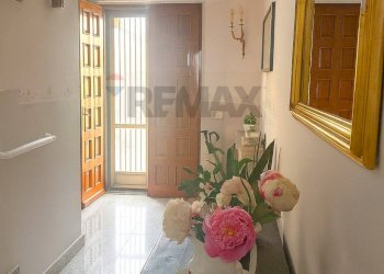 Hall / corridoio - Semi-detached house via torino
 
17, Caltignaga - photo 9