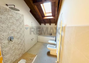 Bagno - Four-room apartment Pavia - photo 9