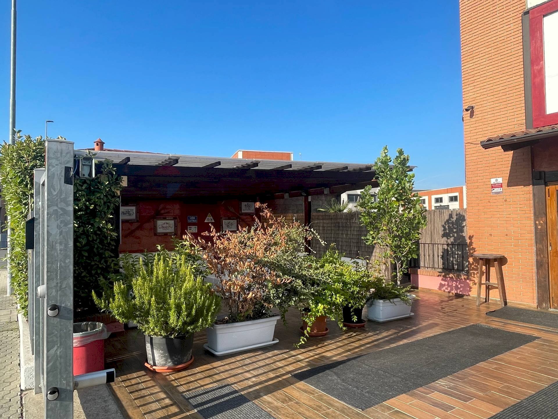 Terrazza - Attività Commerciale Via Dell'Industria, San Genesio ed Uniti - foto 1