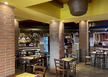 Cucina - Attività Commerciale Via Dell'Industria, San Genesio ed Uniti - foto 12