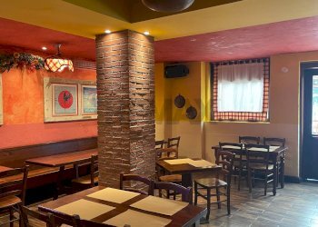 Sala da pranzo - Attività Commerciale Via Dell'Industria, San Genesio ed Uniti - foto 13