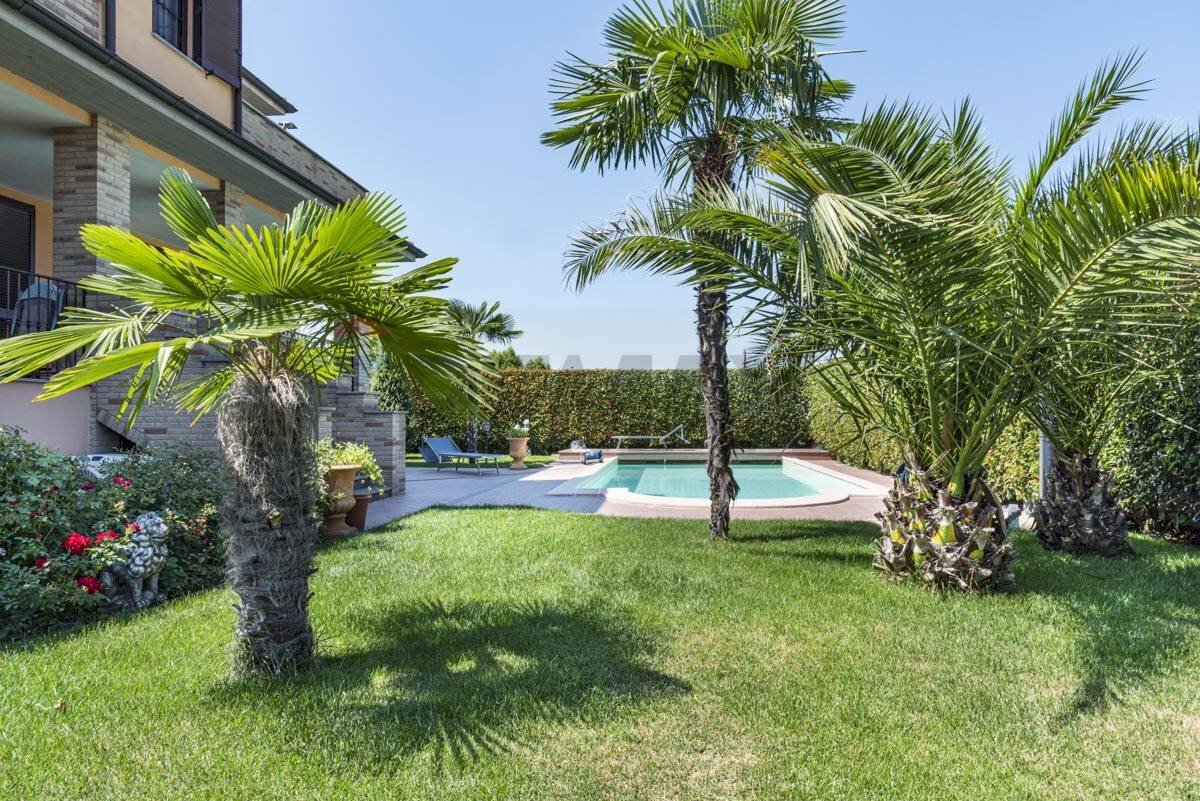 Giardino - Villa Via Grazia Deledda
 
40, Ceranova - foto 3