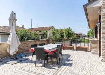 Terrazza - Villa Via Grazia Deledda
 
40, Ceranova - foto 10