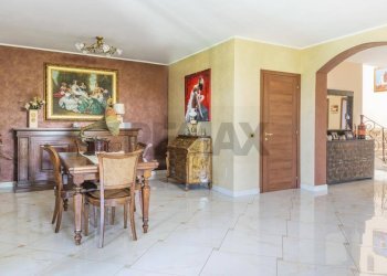 Sala da pranzo - Villa Via Grazia Deledda
 
40, Ceranova - foto 23