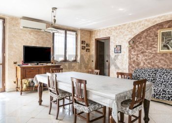 Sala da pranzo - Villa Via Grazia Deledda
 
40, Ceranova - foto 27