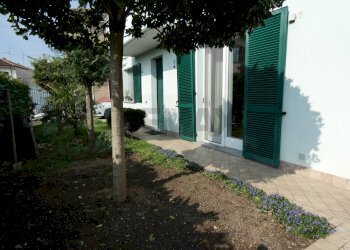 Giardino - Villa VIA ROMA
 
134, San Martino Siccomario - foto 1