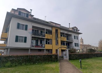 Edificio all\'aperto - Trilocale piazza verdi
 
4, San Martino Siccomario - foto 1