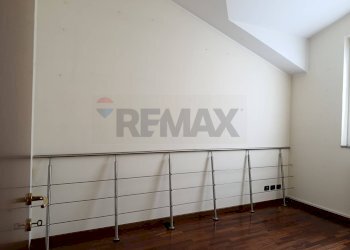 Stanza vuota - Trilocale piazza verdi
 
4, San Martino Siccomario - foto 12