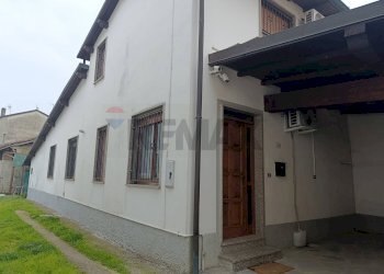 Edificio all\'aperto - Casa semi indipendente Via 20 settembre
 
83, Portalbera - foto 1