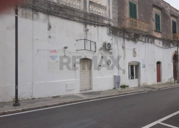 Edificio all\'aperto - Commercial Premises Corso Cesare Battisti
 
35, Vieste - photo 8