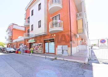 esterno - Locale Commerciale Viale Virgilio
71, Foggia - foto 2