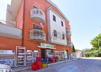 esterno - Locale Commerciale Viale Virgilio
71, Foggia - foto 3