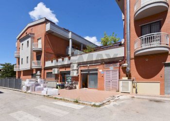 esterno - Locale Commerciale Viale Virgilio
71, Foggia - foto 8