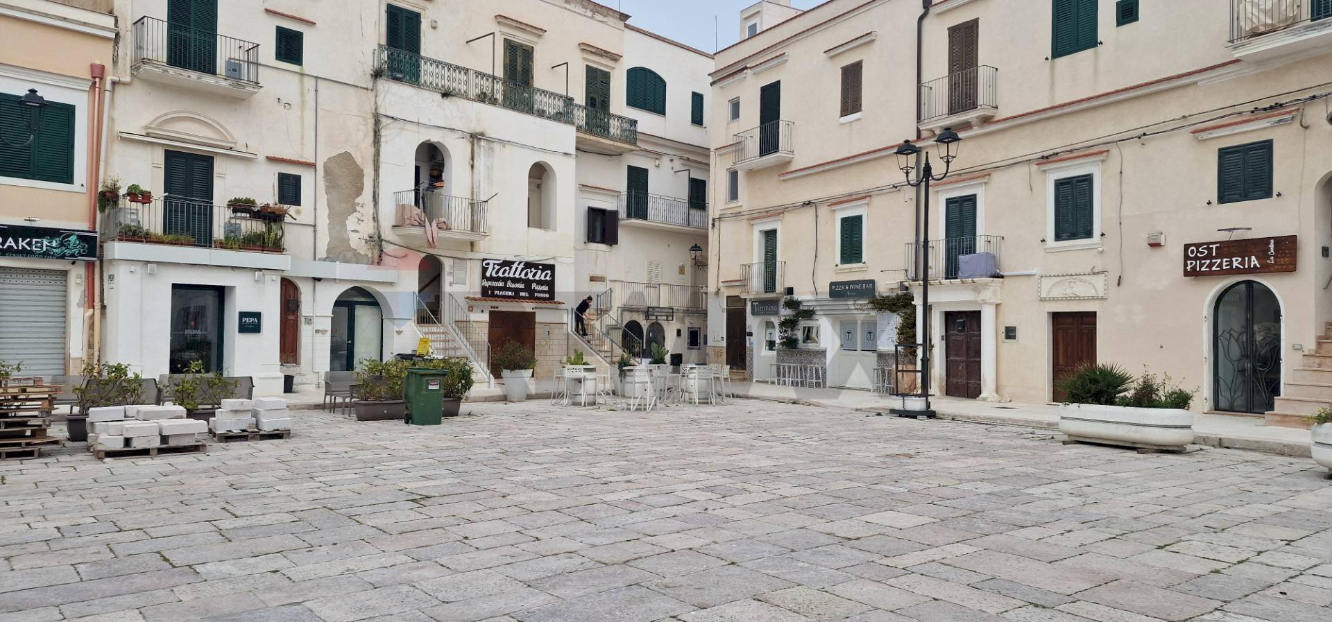 Edificio all\'aperto - Commercial Premises Piazza Vittorio Emanuele
 
16, Vieste - photo 2