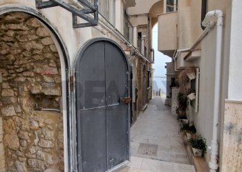 Edificio all\'aperto - Commercial Premises Piazza Vittorio Emanuele
 
16, Vieste - photo 4