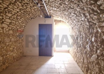 Stanza vuota - Commercial Premises Piazza Vittorio Emanuele
 
16, Vieste - photo 9