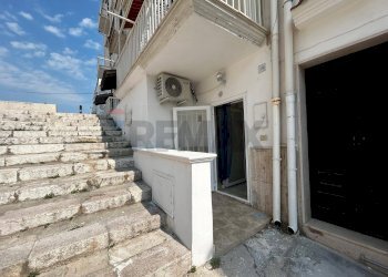 Scale - Two-room apartment Via Domenico Antonio Spina
 
100, Vieste - photo 15