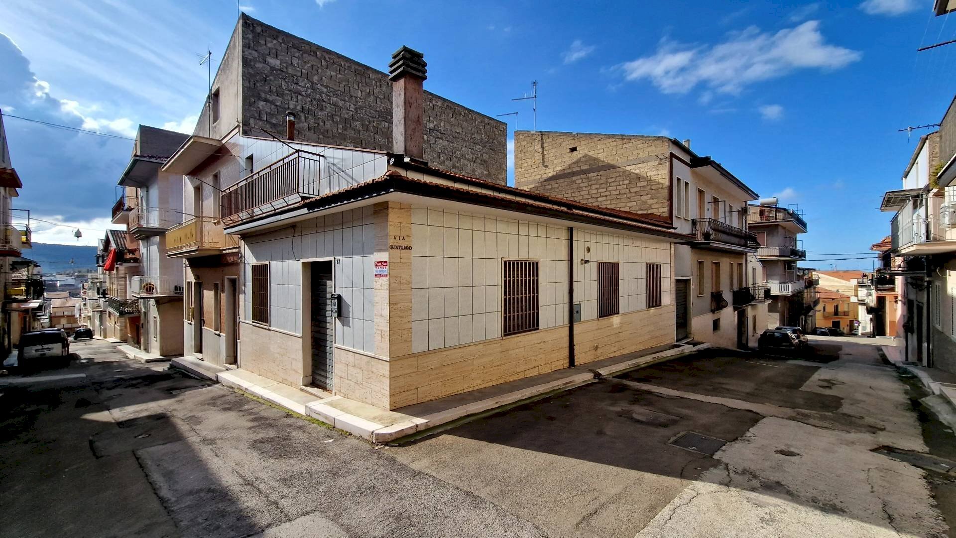 Foto 1 - Trilocale Via PROPERZIO
 
17, San Nicandro Garganico - foto 1