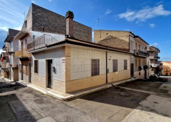 Foto 1 - Trilocale Via PROPERZIO
 
17, San Nicandro Garganico - foto 1