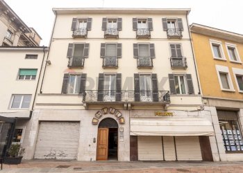 Edificio all\'aperto - Shop LARGO ROMA
1, Salsomaggiore Terme - photo 3