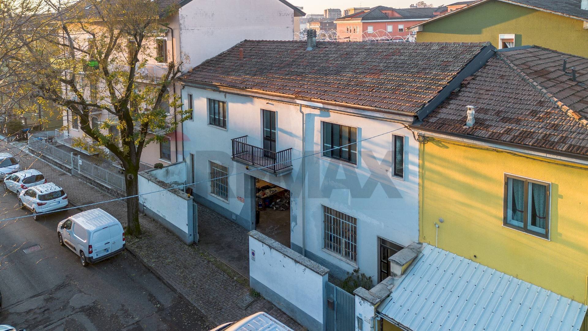 Casa all\'aperto - Locale Commerciale Via Piero Bessone
 
11, Piacenza - foto 1