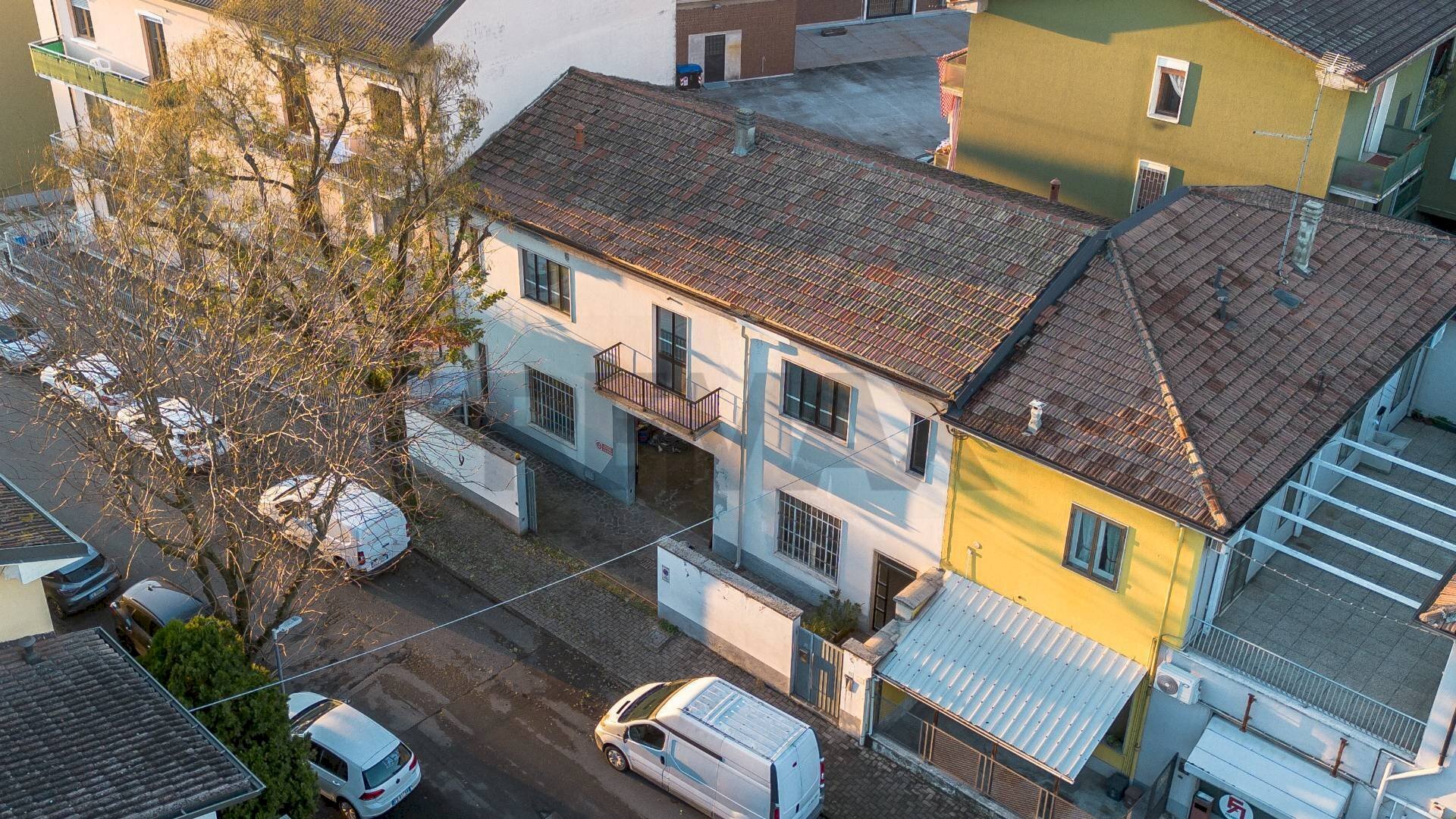 Edificio all\'aperto - Locale Commerciale Via Piero Bessone
11, Piacenza - foto 2