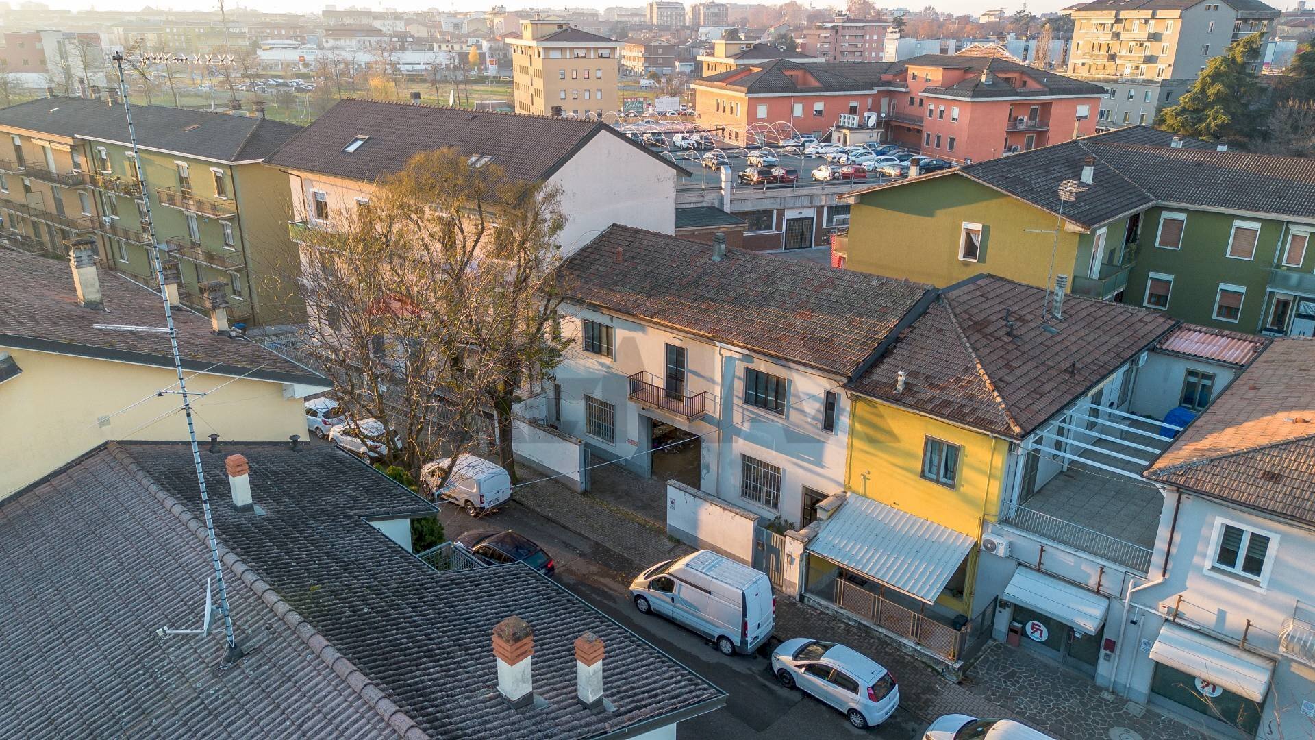 Edificio all\'aperto - Locale Commerciale Via Piero Bessone
11, Piacenza - foto 3