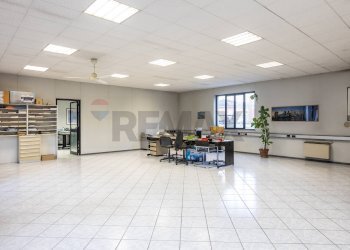 Non correlato - Locale Commerciale Via Piero Bessone
11, Piacenza - foto 44